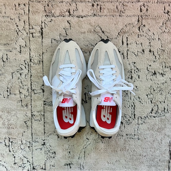 *SOLD* NWT New Balance 327 RARE Colour - Picture 8 of 9